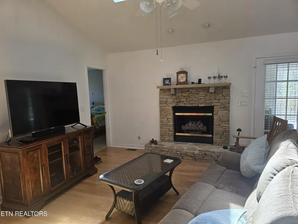 106 Lafayette Point Crossville TN 38558
