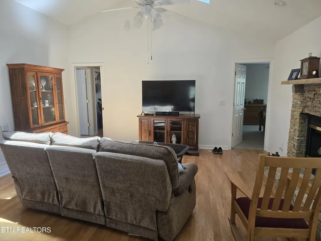 106 Lafayette Point Crossville TN 38558