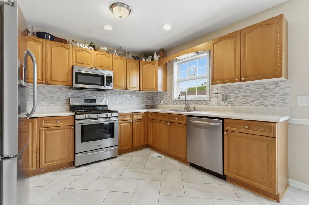 3334 Colchester Circle Lebanon TN 37087
