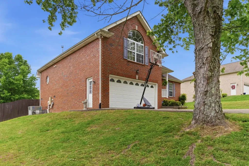 3334 Colchester Circle Lebanon TN 37087