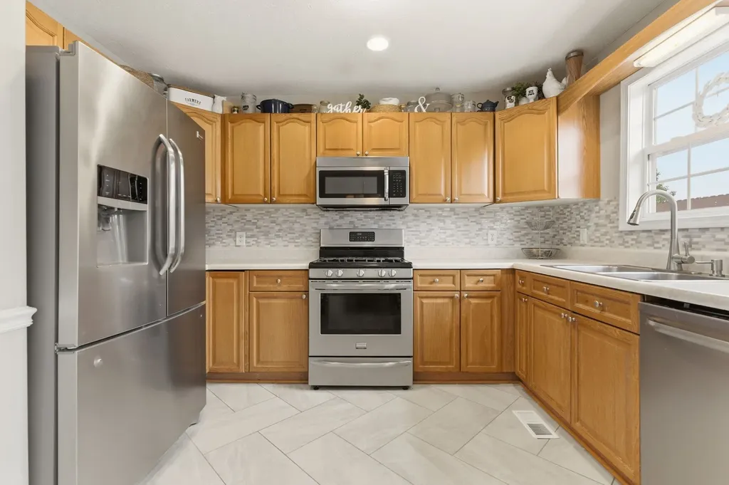 3334 Colchester Circle Lebanon TN 37087
