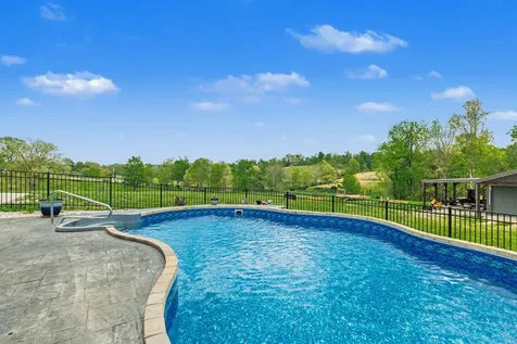 1560 Fairfield Road Westmoreland TN 37186