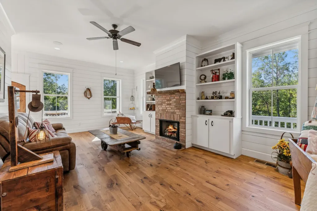 4325 Cave Springs Road Columbia TN 38401