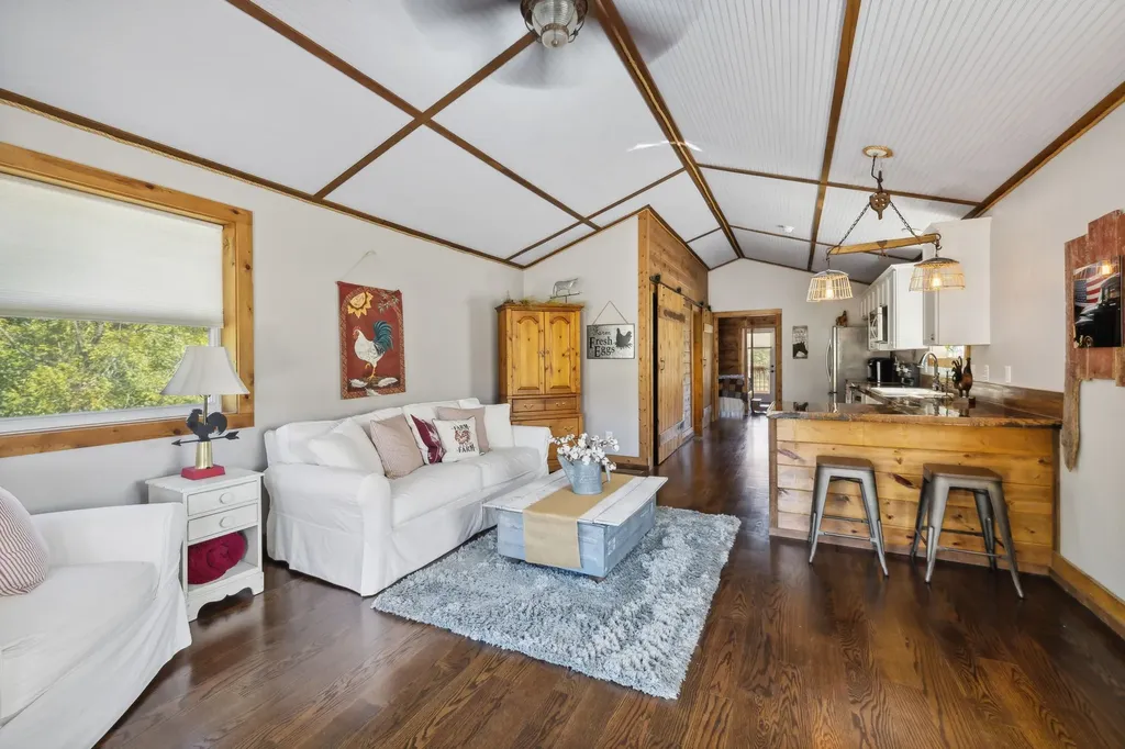 4325 Cave Springs Road Columbia TN 38401