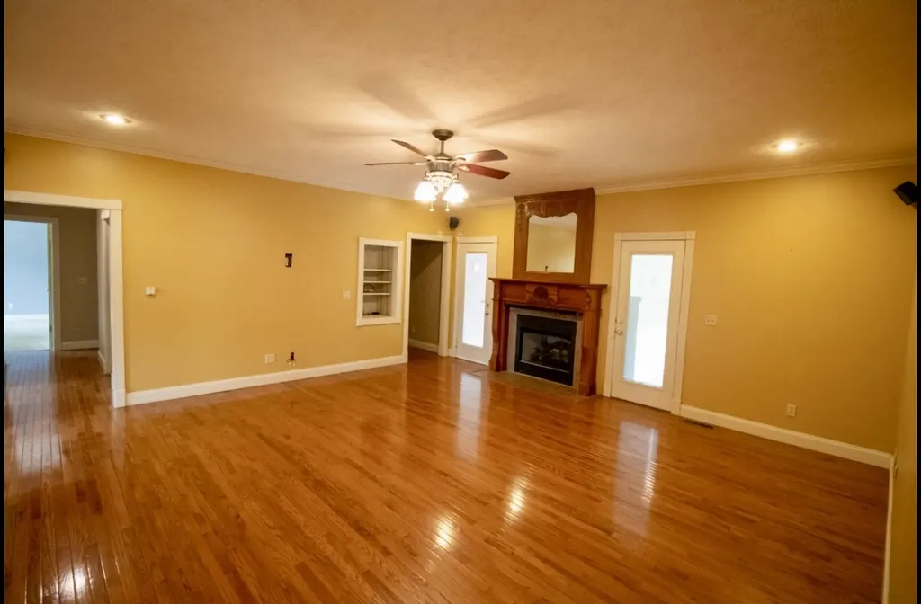 25 Max Drive Paris TN 38242