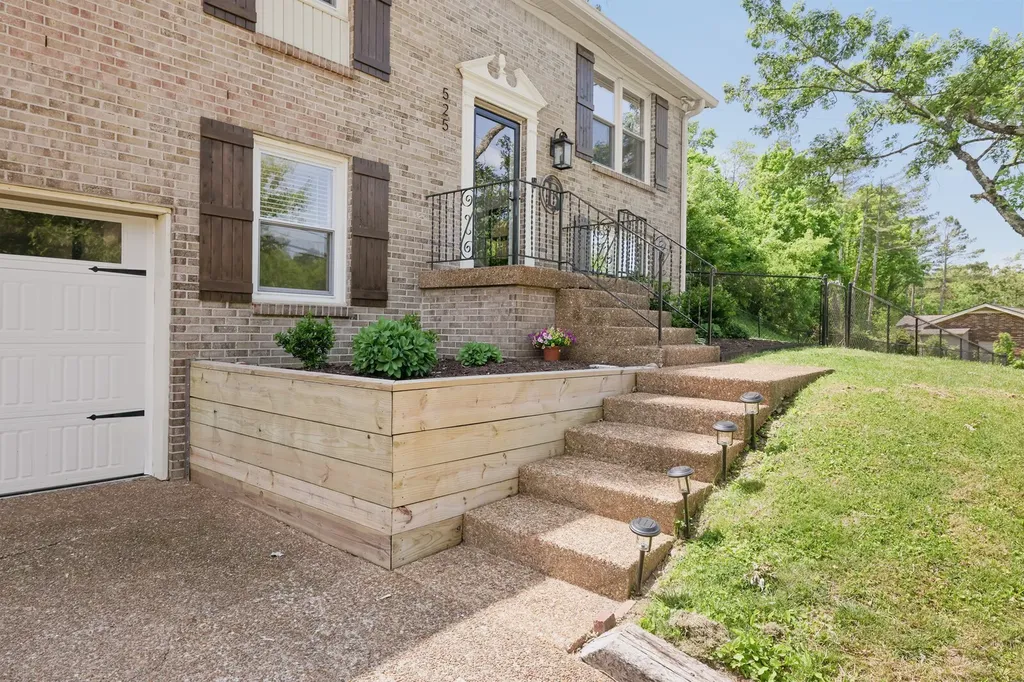 525 Holt Valley Road Nashville TN 37221