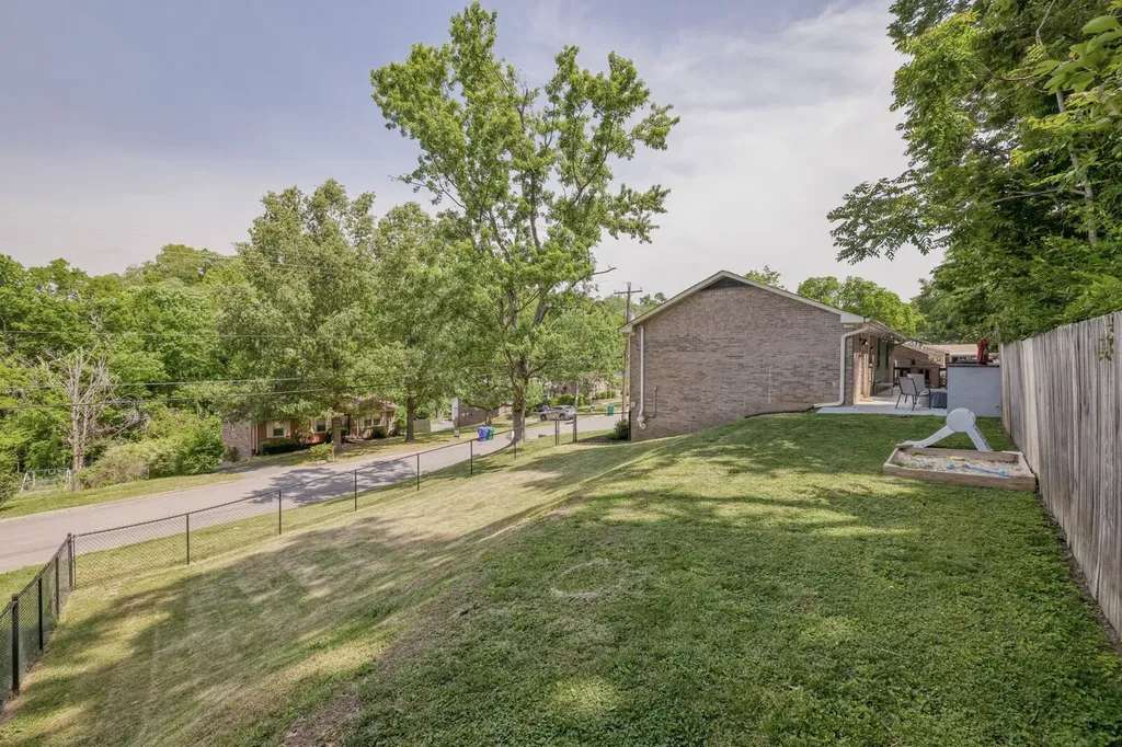 525 Holt Valley Road Nashville TN 37221