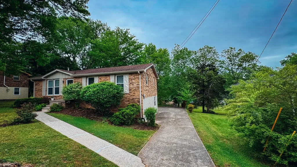630 Debbie Drive Hermitage TN 37076