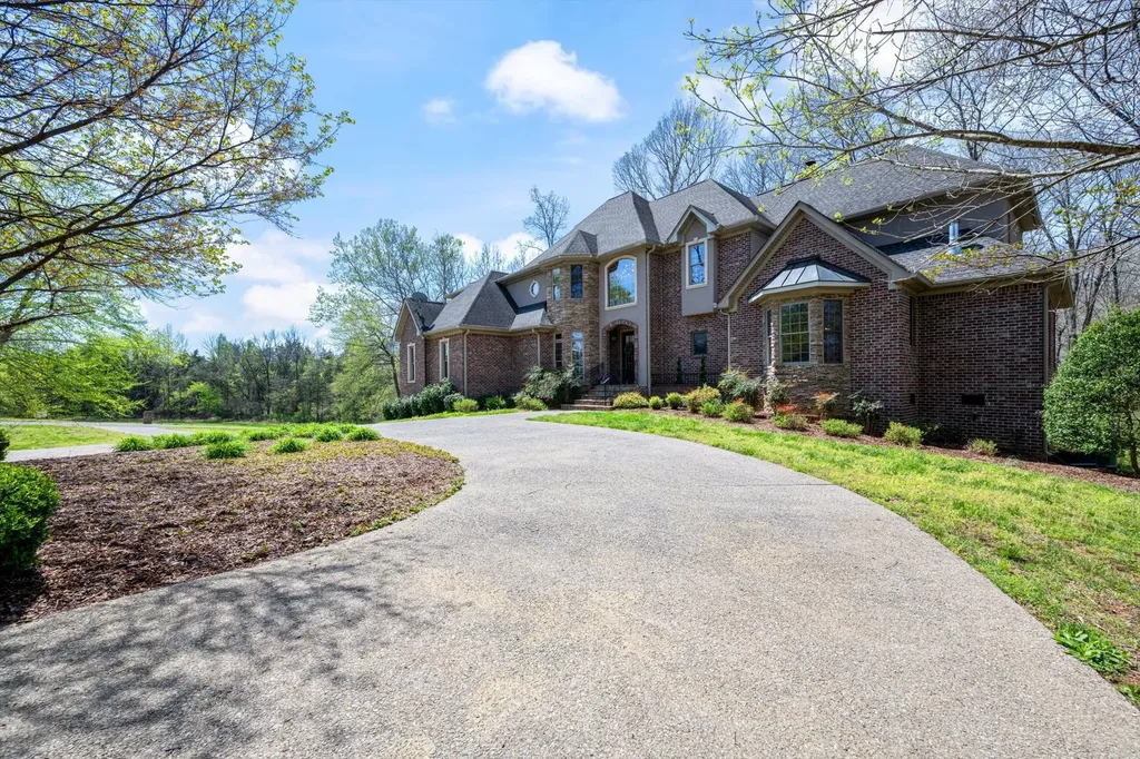 1050 Moonlit Meadow Lane Greenbrier TN 37073
