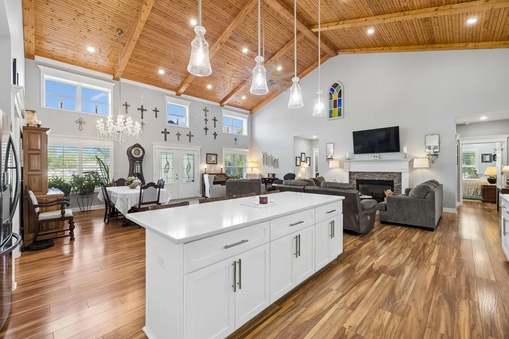 6322 Jim Cummings Highway Bradyville TN 37026