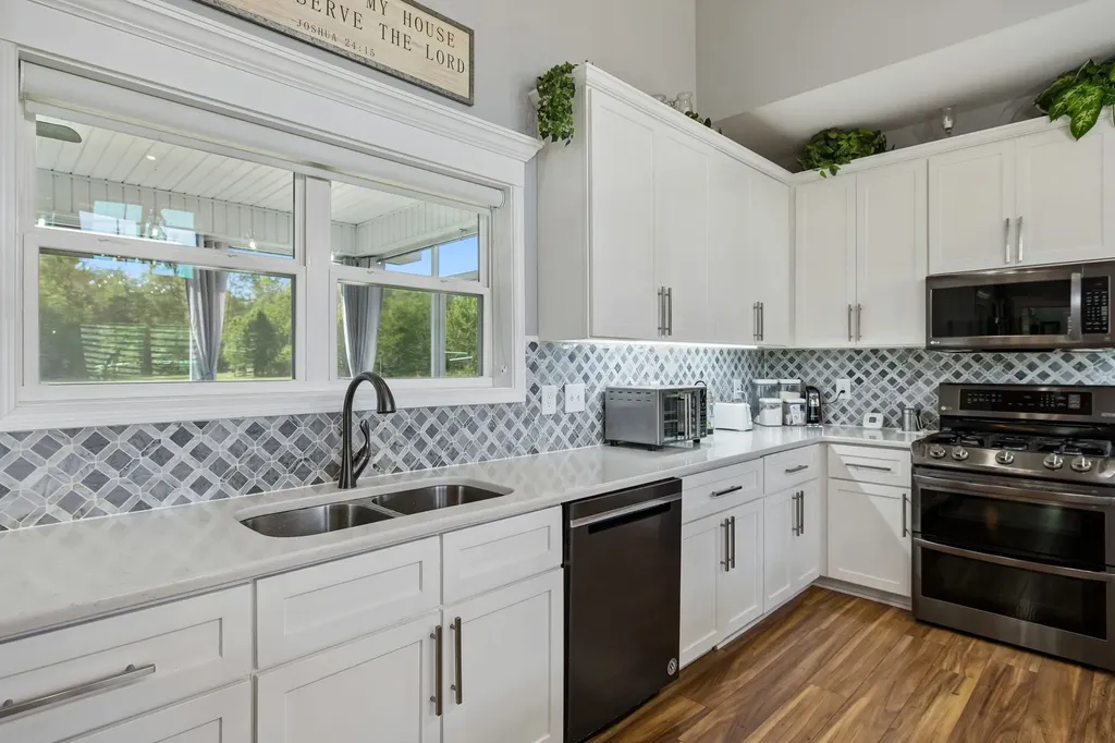 6322 Jim Cummings Highway Bradyville TN 37026