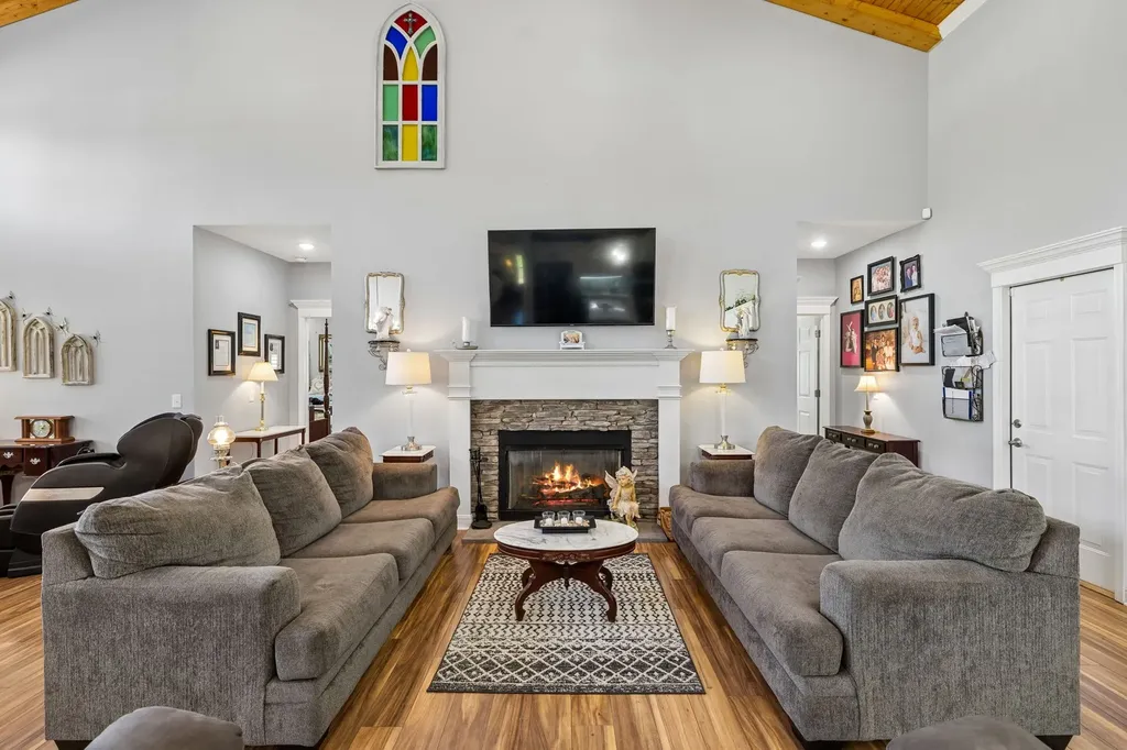 6322 Jim Cummings Highway Bradyville TN 37026