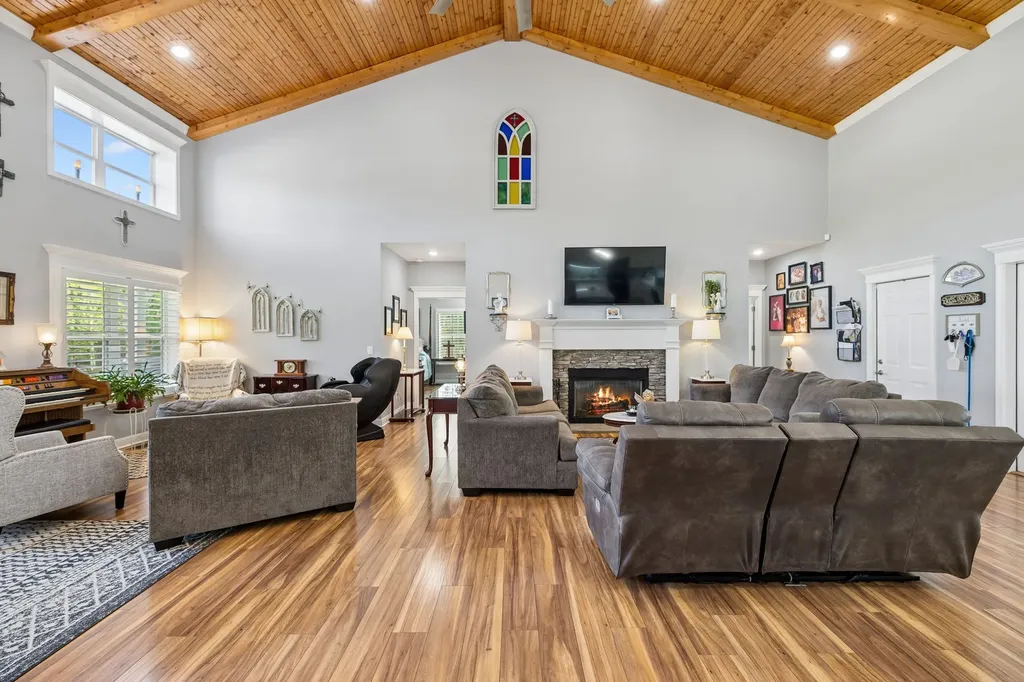 6322 Jim Cummings Highway Bradyville TN 37026