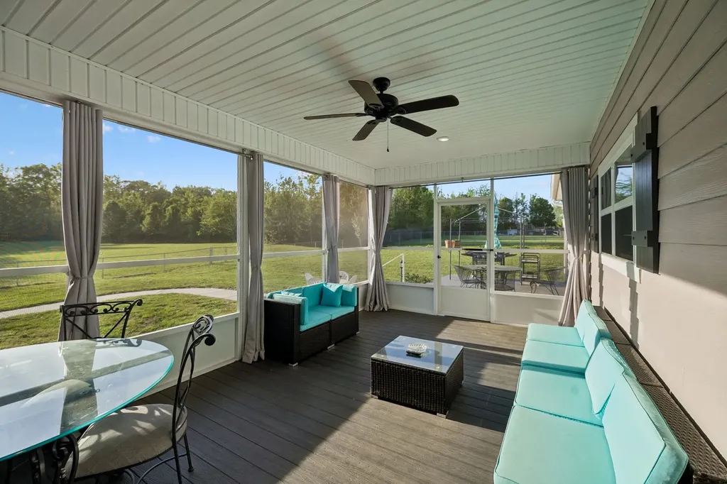 6322 Jim Cummings Highway Bradyville TN 37026