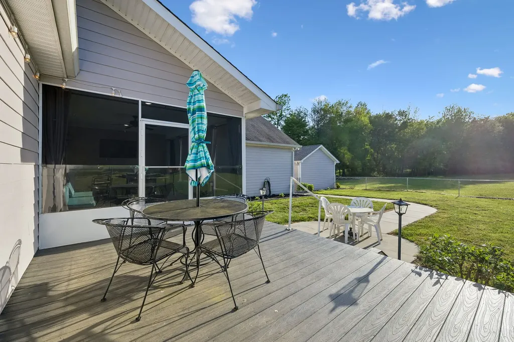 6322 Jim Cummings Highway Bradyville TN 37026