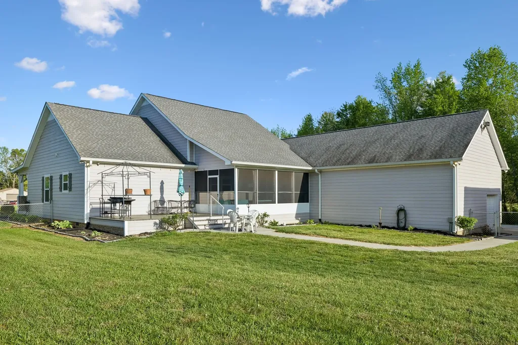 6322 Jim Cummings Highway Bradyville TN 37026