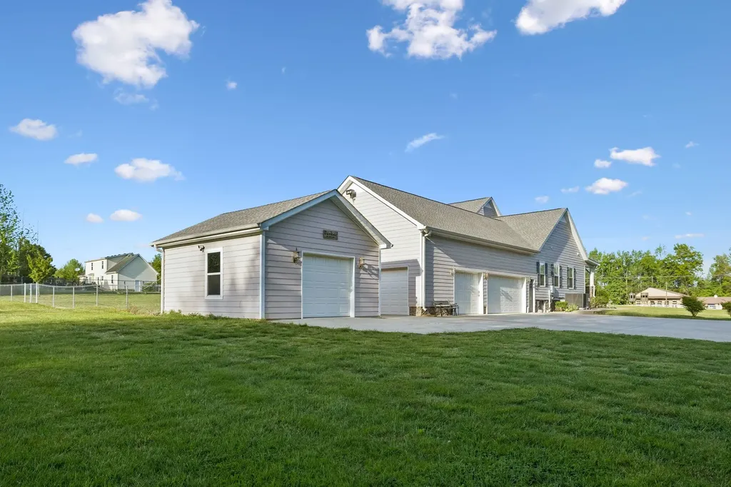 6322 Jim Cummings Highway Bradyville TN 37026