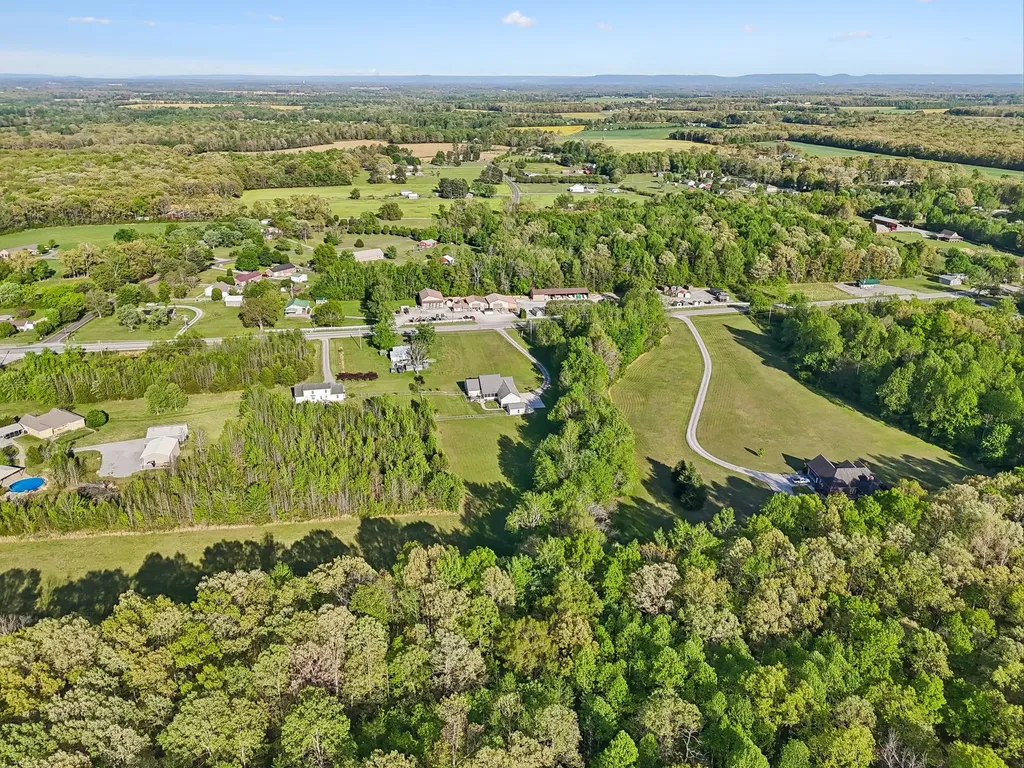 6322 Jim Cummings Highway Bradyville TN 37026