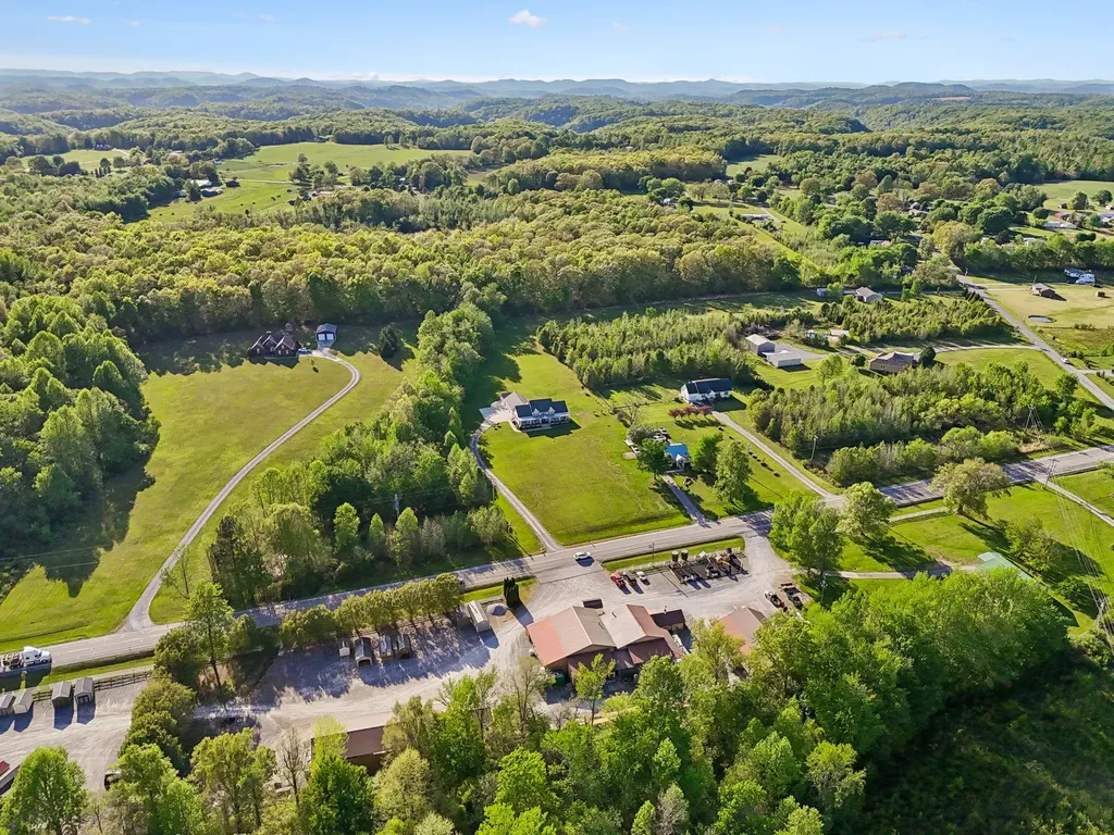 6322 Jim Cummings Highway Bradyville TN 37026