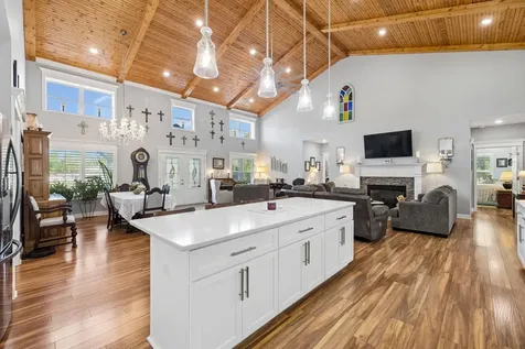 6322 Jim Cummings Highway Bradyville TN 37026