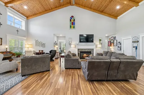 6322 Jim Cummings Highway Bradyville TN 37026