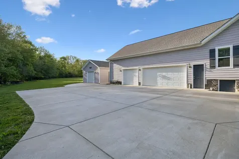6322 Jim Cummings Highway Bradyville TN 37026