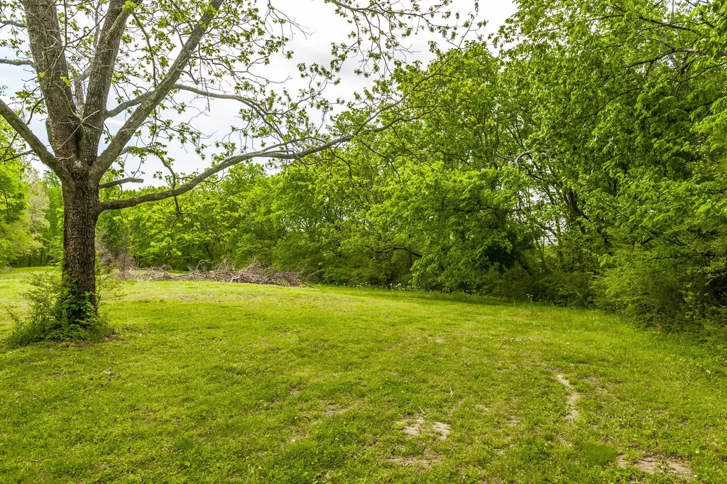 3240 Knob Creek Road Columbia TN 38401