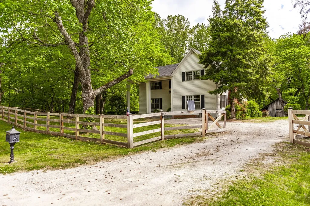 3240 Knob Creek Road Columbia TN 38401