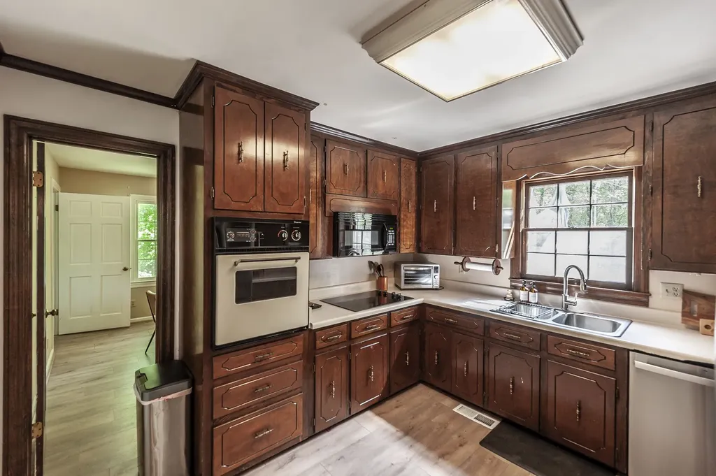 3240 Knob Creek Road Columbia TN 38401