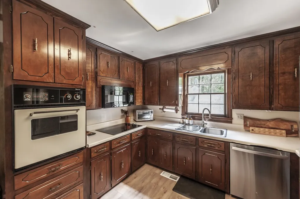 3240 Knob Creek Road Columbia TN 38401
