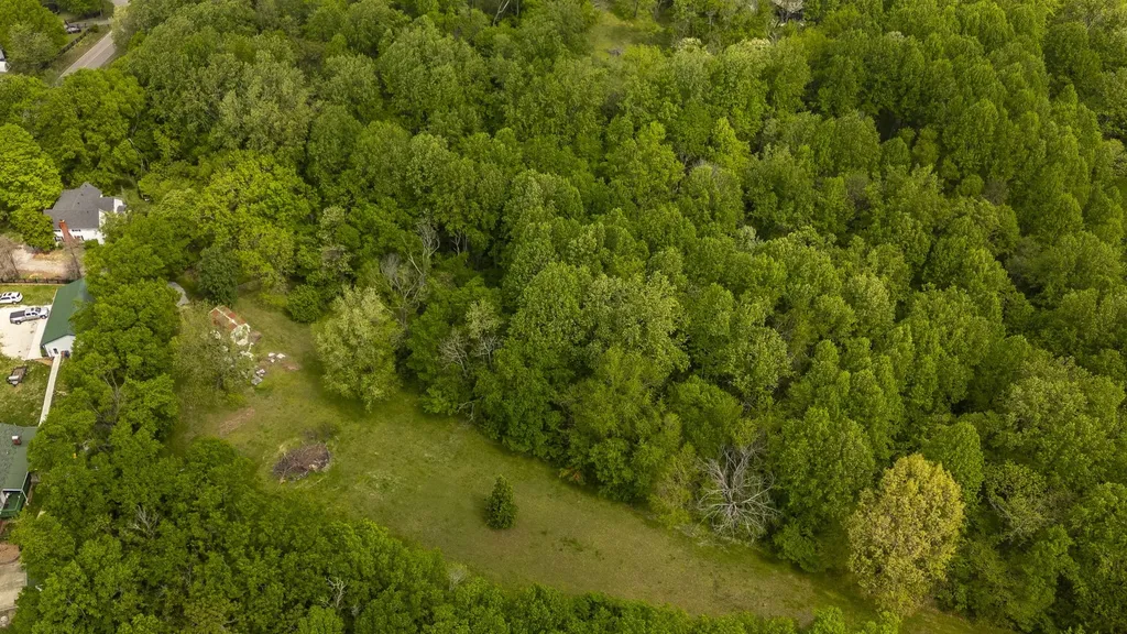 3240 Knob Creek Road Columbia TN 38401