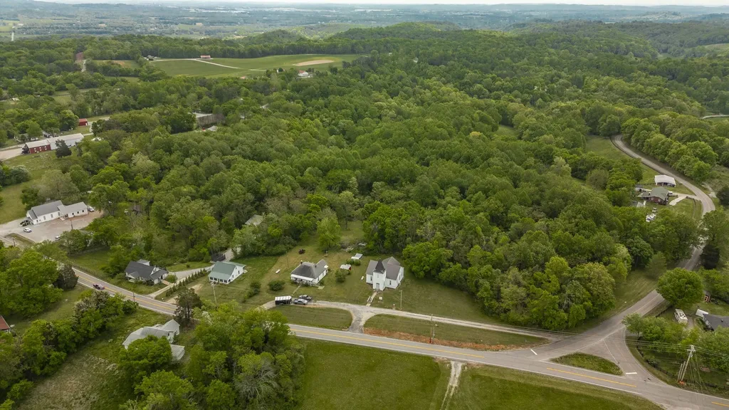 3240 Knob Creek Road Columbia TN 38401