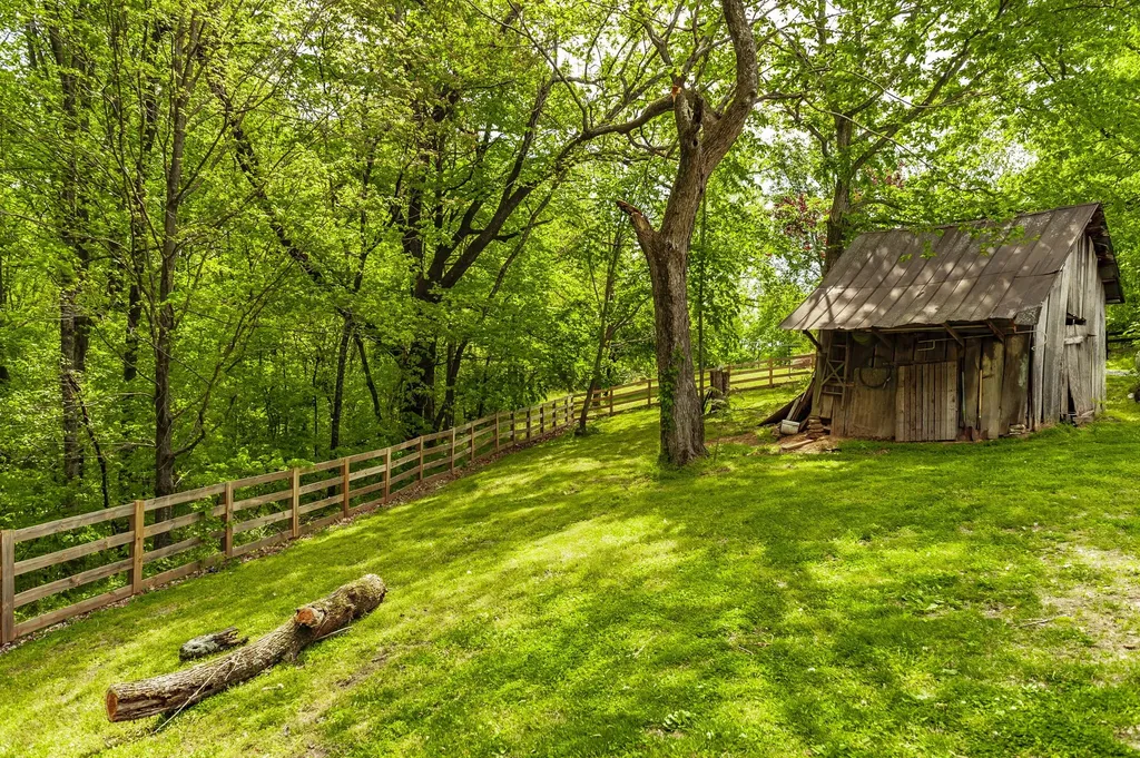 3240 Knob Creek Road Columbia TN 38401