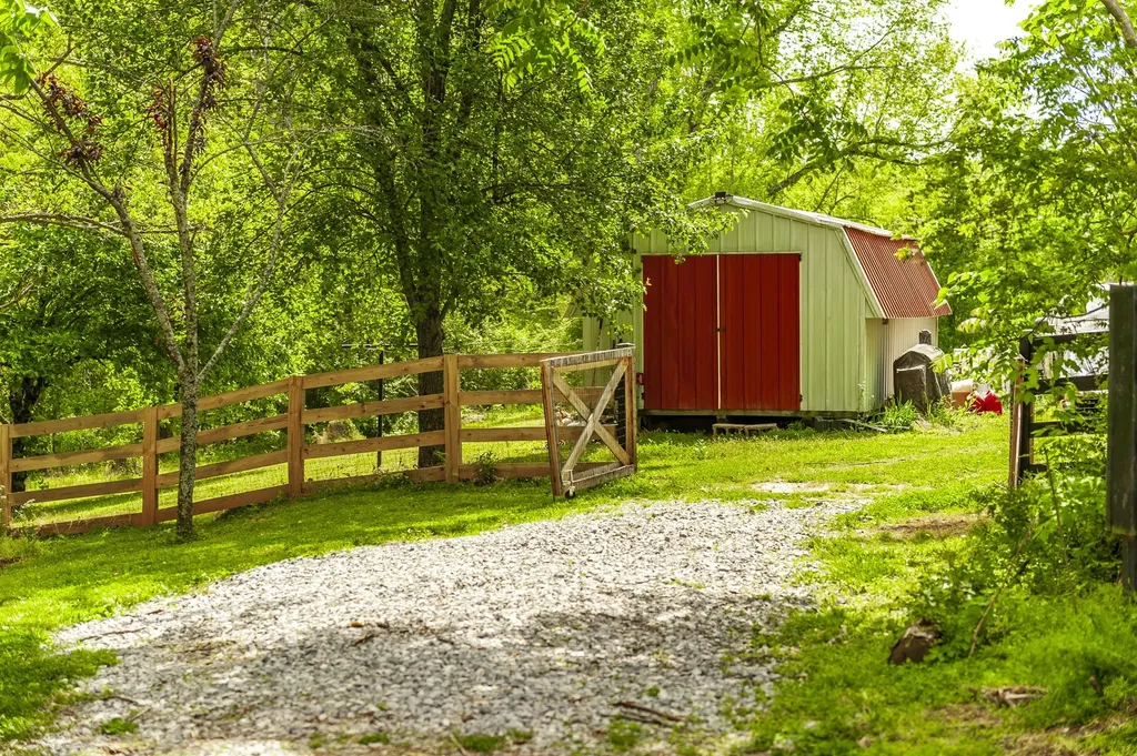 3240 Knob Creek Road Columbia TN 38401