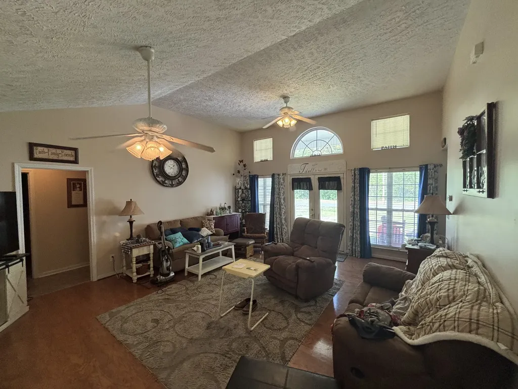 206 Dreaden Street Waverly TN 37185