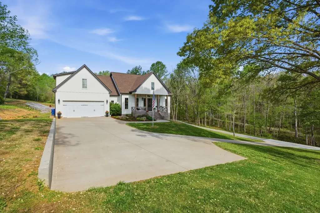 1602 Errel Dowlen Road Pleasant View TN 37146