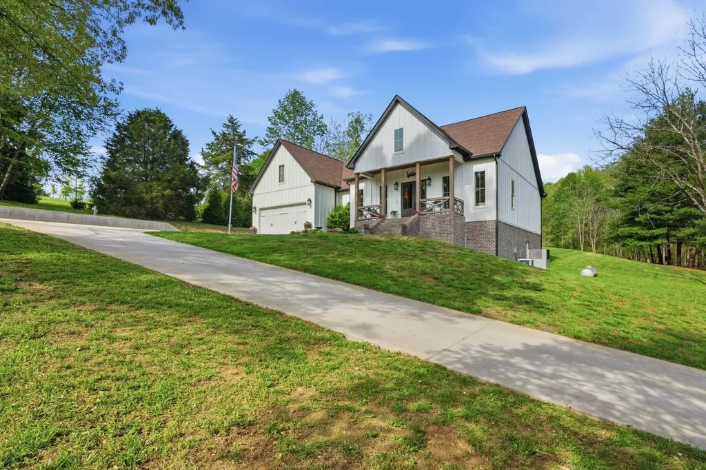 1602 Errel Dowlen Road Pleasant View TN 37146
