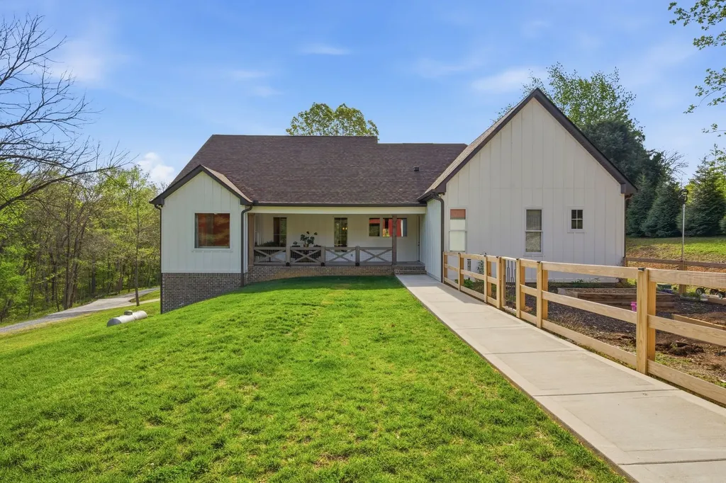 1602 Errel Dowlen Road Pleasant View TN 37146