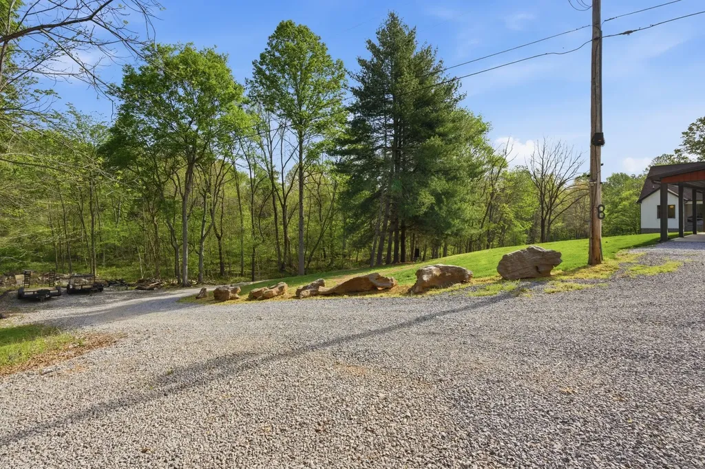 1602 Errel Dowlen Road Pleasant View TN 37146