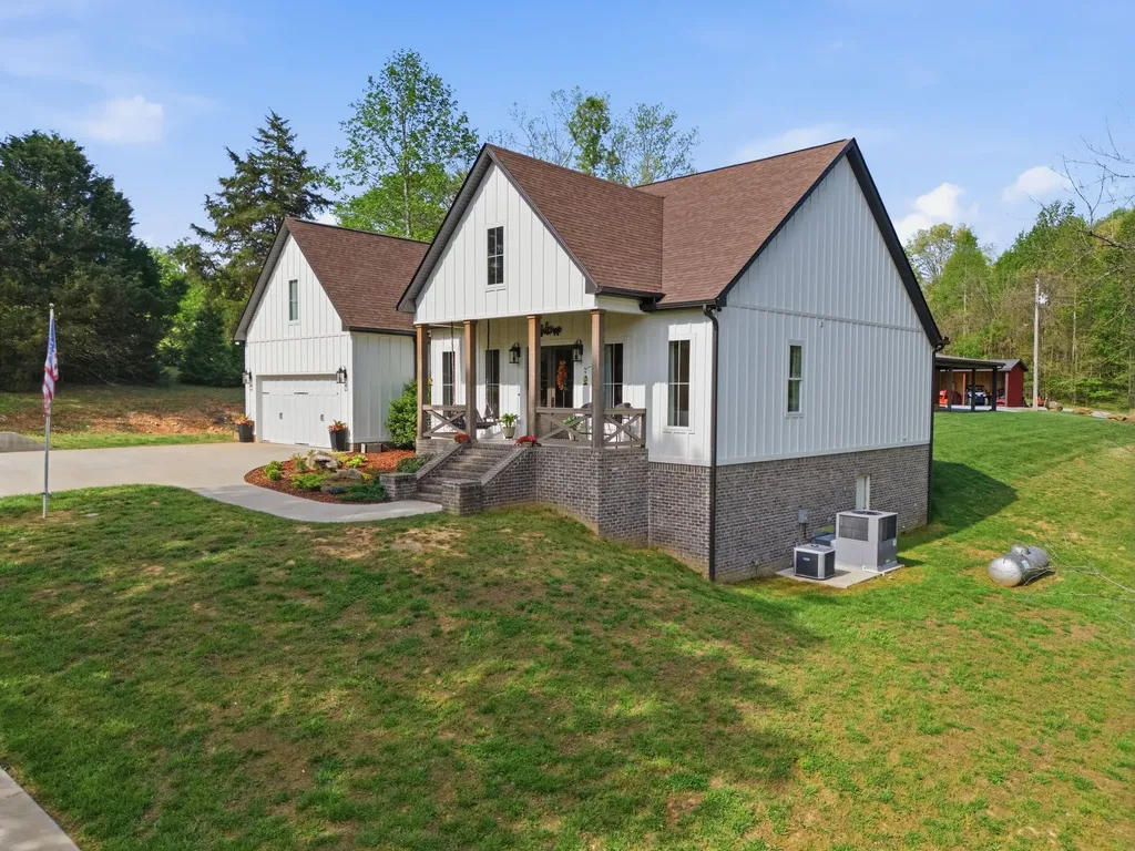 1602 Errel Dowlen Road Pleasant View TN 37146