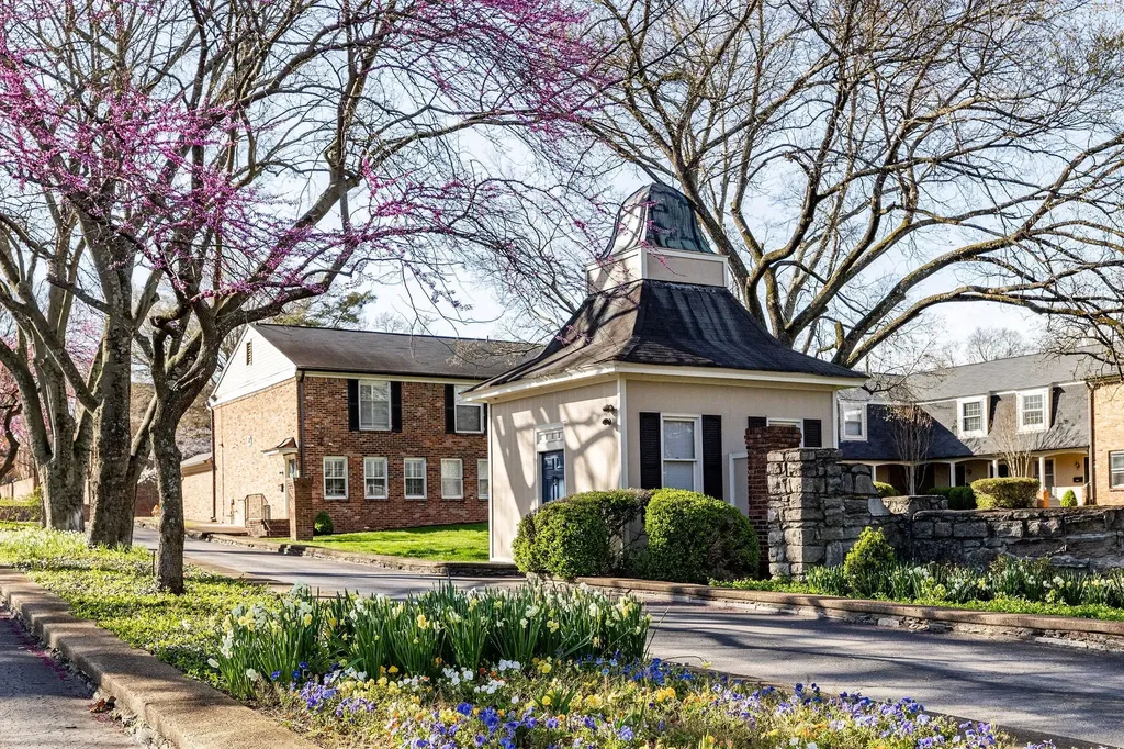 5025 Hillsboro Pike Nashville TN 37215