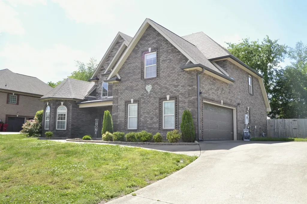 1504 Benton Park Place Clarksville TN 37040