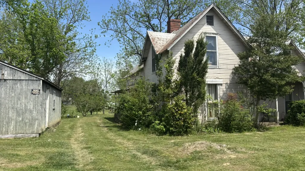 408 College Street Lafayette TN 37083