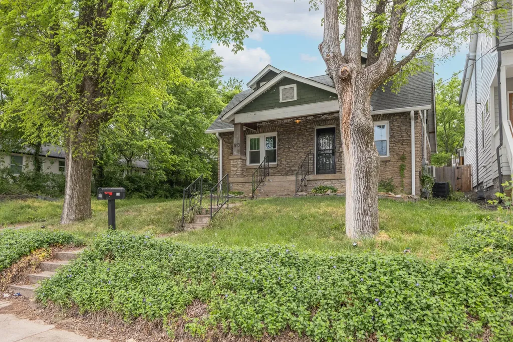 913 31st Ave, N Nashville TN 37209