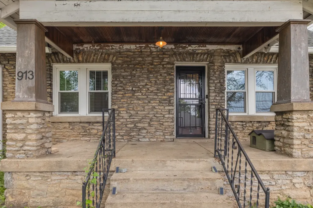 913 31st Ave, N Nashville TN 37209