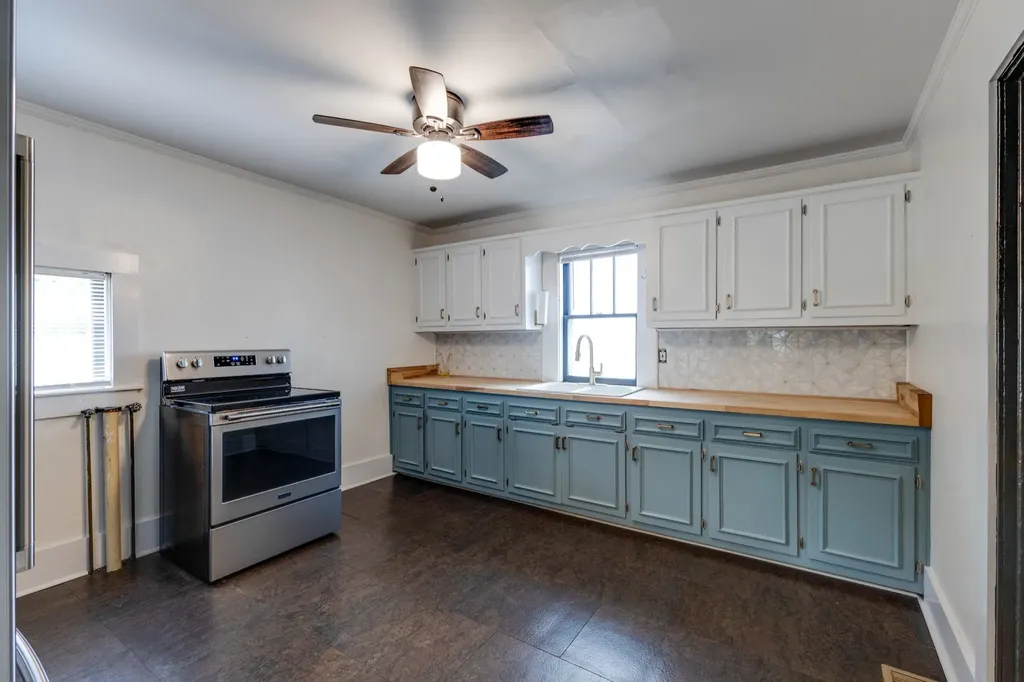 913 31st Ave, N Nashville TN 37209