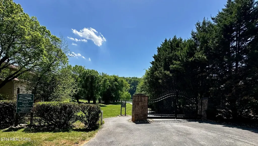 6625 Riverview Golf Drive Loudon TN 37774