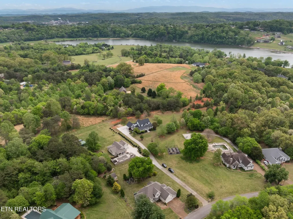 6625 Riverview Golf Drive Loudon TN 37774