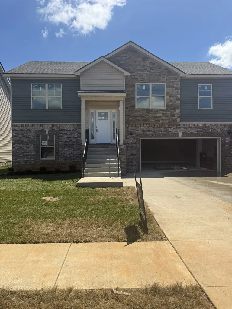 350 Cardinal Creek Clarksville TN 37040