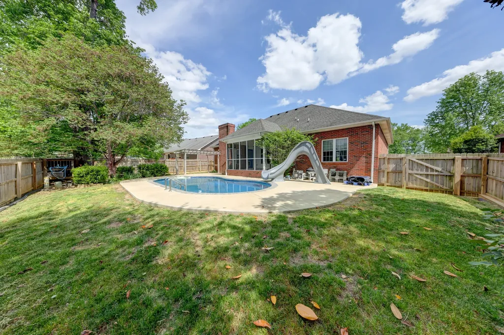 140 Lyme Drive Clarksville TN 37043